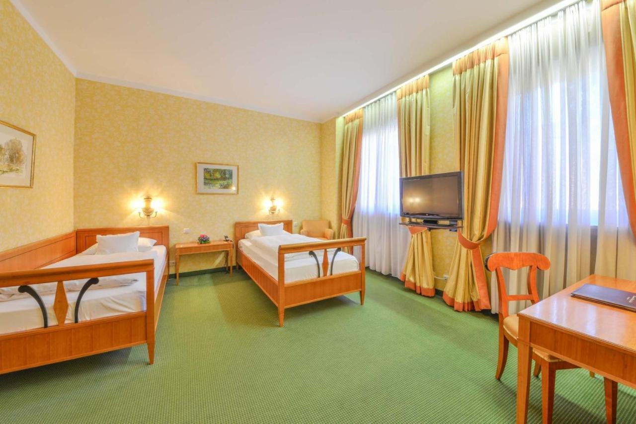 Romantik Hotel Zur Post Fuerstenfeldbruck Exterior photo